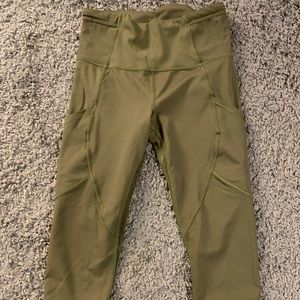 Size 6 Olive Green Lululemon Outrun Crops!